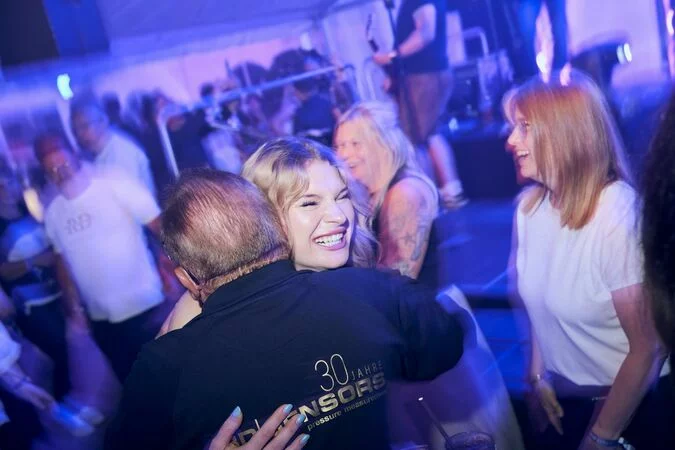 csm_BD_Sensors_30_Jahre_Jubilaeum_03_Festzelt_Party_3241_f6825597ba